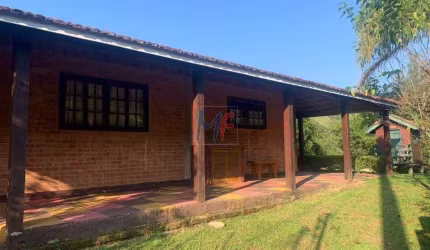 Excelente chácara em Piranguçu/MG, 100 m² a.c., 2 dormitórios, varanda, salas estar/jantar, cozinha caipira, pomar, cachoeira (REF 18.749)