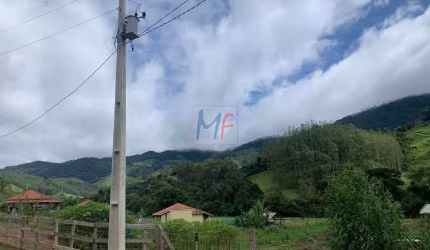 Excelente terreno em Campos do Jordão/SP, com 4000 m² de área, na divisa com Wenceslau Braz/MG. Aceita parcelamento (REF 18.762)