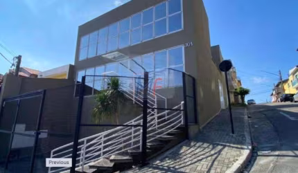 Excelente Prédio  Jardim Pilar,  195,03 m² a.c , 175 m² terreno,  copa, salas amplas, 3 banheiros e 3 vagas. REF:19.376
