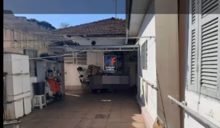 Excelente terreno com 400  m2 ,  bairro Paraíso,  240 m² a.c  ,  com 2 casas , mais  1 edícula, area de serviço, depósito  e 2 vagas cobertas. Analisa permutas.  REF: 19.416