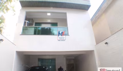 Excelente sobrado em Santos/SP, com 300m² a.u., 3 dormitórios (3 suítes), sala, cozinha, despensa, escritório, área de serviço, área gourmet, piscina, 4 vagas (REF 19.962)