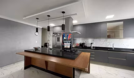 Excelente Casa (Sobrado) localizada em Santo André (ABC), com 187  m²  área construída, 3 dorm(s), (sendo 3 suíte(s) com sacada, 4 vagas de garagem. REF: 19.708