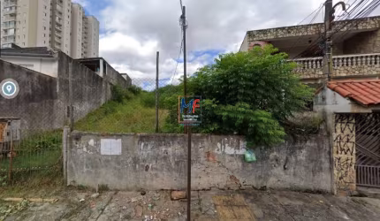 Excelente Terreno localizado próximo ao Metrô Penha, com 1.601 m²  área total, duas frentes 9 e 17 metros. ZONEAMENTO: ZEUP. Aceita propostas. REF: 20.158