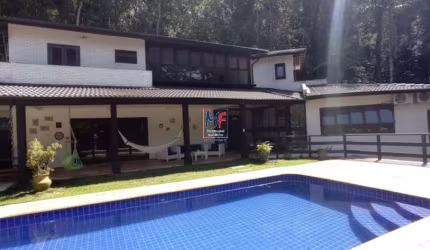 Ótima casa em cond. fechado em Ubatuba SP, 471 m² a.c., 5 quartos (5 suítes), piscina, churrasqueira, forno de pizza, 4 vagas (REF 19.323)