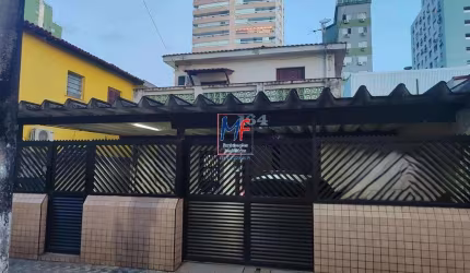 Excelente casa em São Vicente/SP, 350m² a.u., 4 quartos (1 suíte), sala com 2 ambientes, cozinha, despensa, lavabo, varanda, área de serviço, quintal, 3 vagas (REF 19.949)