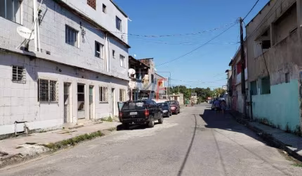 REF: 11.628 Ótimo prédio   220 m² de terreno e A.C., com casa geminada no piso inferior e aptos no piso superior, em Vila Matias- São Vicente.