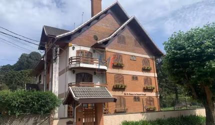 Excelente apto duplex (cobertura) em Capivari, Campos do Jordão - SP, com 233m² a.u., 5 dormitórios (2 suítes), 2 vagas (REF 18.400)