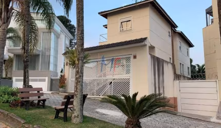 REF: 15.480 - Linda casa em cond. fechado no Tucuruvi, com 311 m² sendo 4 suítes, sala ampla, cozinha planejada, quintal, piscina, 4 vagas.
