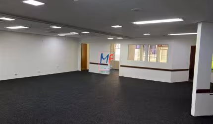 Excelente sala comercial na República, 330m² a.u., com várias salas e 2 banheiros. Prox. Metrô República. Aceita permuta (REF 20.208)