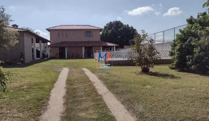 Excelente chácara 380m² a.c., 3 dormitórios (1 suíte), sala, mezanino, edícula, churrasqueira, piscina, 2 vagas (REF 20.713)