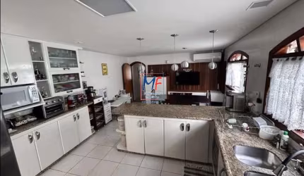 Excelente sobrado em cond. fechado na Vila Mariza Mazzei, com 235m² a.u., 3 dormitórios (1 suíte), sala, cozinha, área gourmet, sótão, 3 depósitos, 3 vagas (REF 20.828)