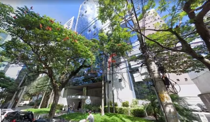 REF: 870 - Excelente Conjunto comercial com 66 m² de área privativa, com 3 salas, ar condicionado central, copa, 2 vagas, segurança 24hrs.