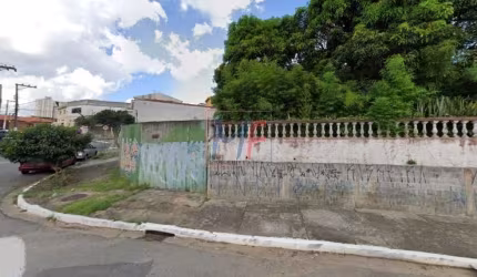 Terreno de esquina no bairro Alto da Mooca com 1583 m² sendo duas frentes, construção 510 m² casas antigas, Zoneamento ZM. REF: 3.741