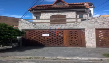 REF 4966 Excelente Sobrado no Jardim Eliane + casa no sub-solo sendo 3 suítes e 2 vagas de garagem, 398 m² A.C. e 250 m² de terreno.