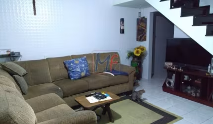 Lindo sobrado, ótima localização 3 quartos, 3 vagas. Fica entre metros Itaquera e Guaianazes. Aceita permuta com apto. ZM. (REF: 6.86)