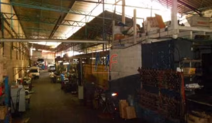 Excelente Galpão Comercial no bairro Saúde, com 808 m² a.c, e 864m² terreno, testada de 12 metros, zoneamento: ZEU. Estuda propostas com permutas.  - REF 7878