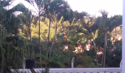 Linda Chácara em cond. no bairro Chácara Vale do Rio Cotia, com 3 dorm (1 suíte), 7 vagas, piscina. Estuda propostas e permutas. REF 9876