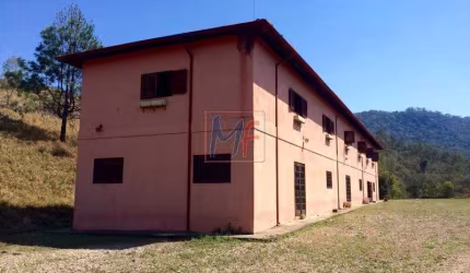 REF 10.012 Excelente Sítio com  224.000 m² e 1700 de A.C. a venda no Circuito das Aguas Paulista KM 137 , com 8 quartos (7 suítes), 10 vagas.
