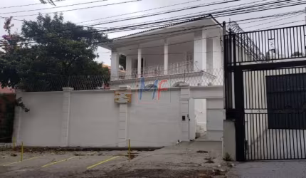 REF: 10.701 Excelente casa assobradada  imóvel comercial  terreno  com 600 m² e 450 m² de A.C no bairro Pacaembu. Ótima localização.