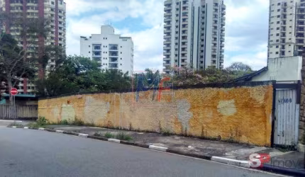 REF: 10.821  Excelente terreno de esquina   551 m²  , testada de 22 m para 1 rua e 25 mts para a outra bairro Jd. Avelino.  Ótima localização.