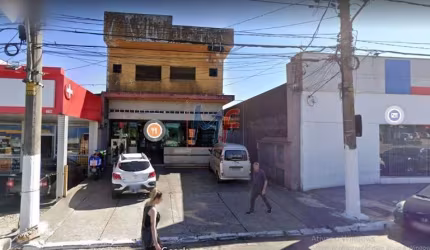 REF: 10.944 Ótimo prédio comercial com 600 m² com 2 andares, 1 º possui uma padaria  e no segundo andar um salão, no bairro Vila Norma.