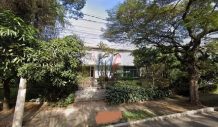 Excelente Terreno no bairro Alto de Pinheiros, com 700 m² construídos e 1451 m²  terreno, zoneamento ZECOR-1. Sem permutas. REF 11.886