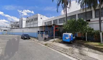 Excelente galpão comercial no bairro Cambuci, com 9.817 m² e 7.991 m² de terreno, com 2 frentes de 113 m, zoneamento -ZM. REF: 13.872 -