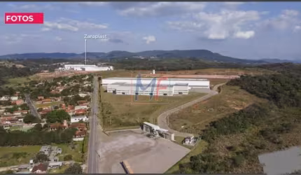 Galpão em condomínio fechado no bairro Pinhal em Cabreúva, com total de 9.484  m² são 4 módulos de de 2.371 m² cada. REF: 13.931