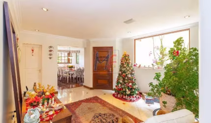 REF: 14.433 Lindo sobrado na Jd das Bandeiras com 5 quarts (4 suítes), varanda grande e um amplo quintal com piscina aquecida, 447 m².