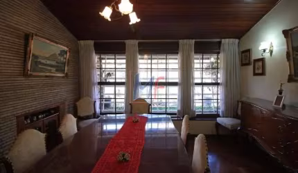 REF: 14.593 Linda Casa assobradada em Sumaré com 450 m² 3 quartos ( 1 suíte), 4 wc, sala, cozinha, edícula, jardim por toda a casa, 2 vagas.