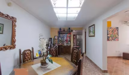 REF: 14.419 - Lindo sobrado  no bairro Jardim Brasília com 400 m² 6 quartos (2 suítes), armários embutidos, piscina e churrasqueira, 5 vagas.