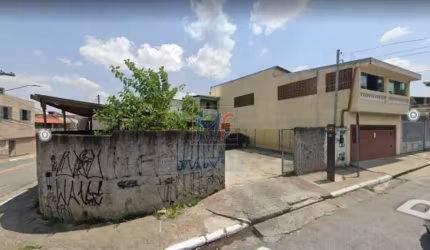 REF: 12.590 Ótimo Terreno com 3 frentes, 3 casas construídas, no bairro Sítio do Mandaqui, com 540 m², total de 6 dormitórios, 14 vagas. ZM !