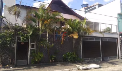REF: 15.366 Sobrado na Vila São Francisco, de 260 m², 3 quartos (1 suíte), salas jantar e estar, lavabo, quintal, churrasqueira, edícula, 2 vagas.