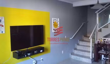 Sobrado Duplex em Villagio, 2 suítes, quintal no Marapé.