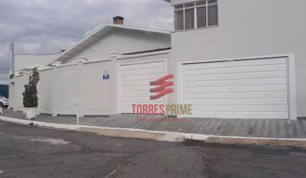 Casa com 3 dormitórios à venda, 199 m² por R$ 990.000,00 - Vila Togni - Poços de Caldas/MG