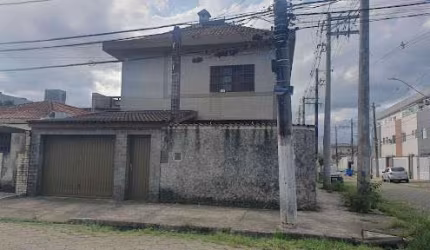 Sobrado 4 dormitórios, 4 vagas, piscina e churrasqueira, São Vicente SP