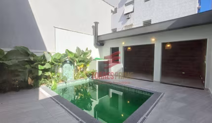 Sobrado com 3 suítes, Closet, Piscina, Área Gourmet e Churrasqueira à venda, 205 m² por R$ 1.900.000 - Embaré - Santos/SP