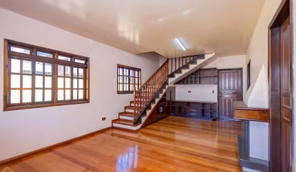 Casa Comercial com 4 quartos  à venda, 430.56 m2 por R$1800000.00  - Xaxim - Curitiba/PR