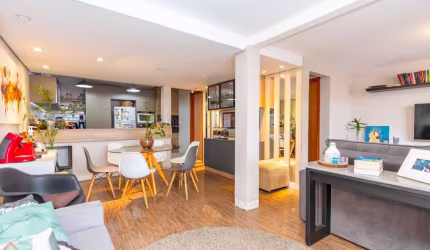 Sobrado em Condomínio com 3 quartos  à venda, 83.00 m2 por R$479000.00  - Capao Raso - Curitiba/PR