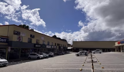 Loja para alugar, 44.41 m2 por R$2220.00  - Sitio Cercado - Curitiba/PR