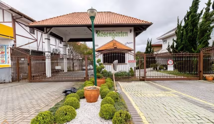 Casa em Condomínio com 4 quartos  à venda, 250.00 m2 por R$1990000.00  - Xaxim - Curitiba/PR