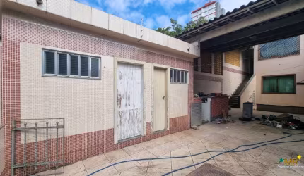 Excelente casa 6 quartos, sendo 5 suítes, próxima a FDC