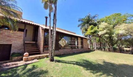 Belíssima casa cheia de “História', disponível para venda ou locação no Condomínio Terras de São José I em Itu/SP!!