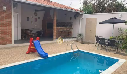 Linda casa com piscina no Bairro São Luiz em Itu