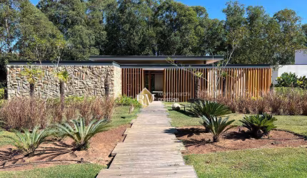 Sofisticação, natureza e exclusividade em uma única propriedade – Casa de alto padrão à venda no Condomínio Terras de São José II