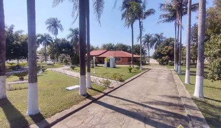 Linda chácara à venda de