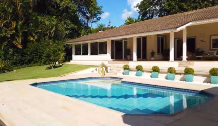 Casa dos sonhos à beira do lago – conforto e sofisticação em um só lugar!