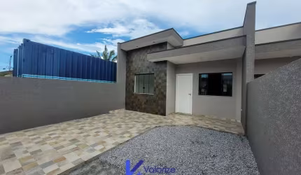 Casa nova com suíte e espaço de terreno