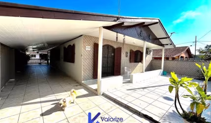 Casa 3 quartos suíte e piscina a venda no litoral