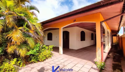 Casa com 04 dormitórios em Santa Terezinha